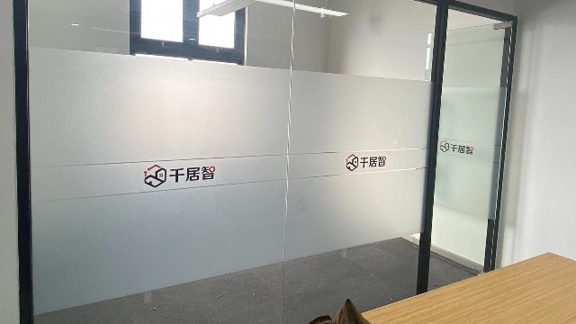 上海磨砂膜哪家好_ 如何將自然元素融入玻璃裝飾畫中？