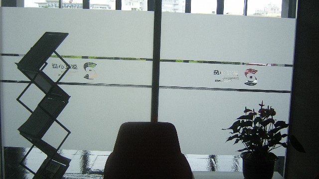 貼玻璃磨砂膜過程中可能會(huì)遇到的問題