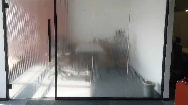 上海磨砂膜哪家好_ 如何將自然元素融入玻璃裝飾畫中？