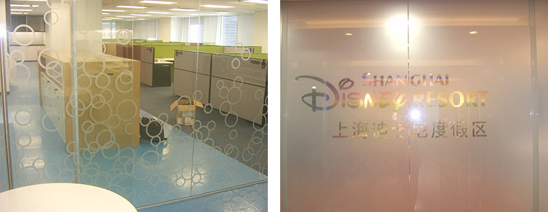 雙瀟玻璃裝飾磨砂膜質(zhì)感細(xì)膩，具有良好的透光清晰性！