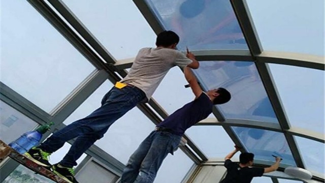 想要窗戶隔熱好,窗簾、百葉窗、隔熱膜哪種效果最好?