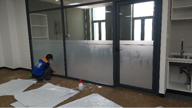 怎么貼玻璃磨砂貼才會不起泡？