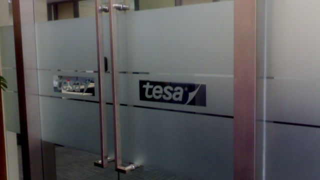 安裝玻璃紙?jiān)撛趺催x擇顏色？